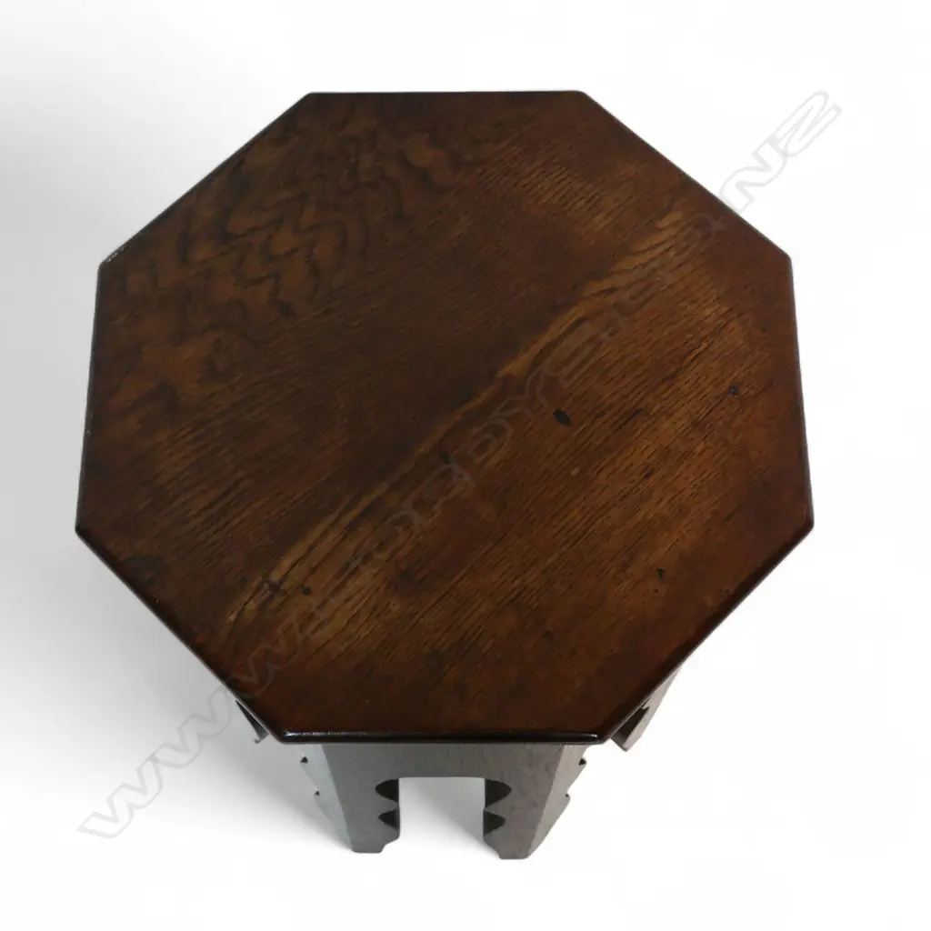 An American c.1900 small oak side table, Image 1++